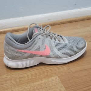 grey nike running shoes